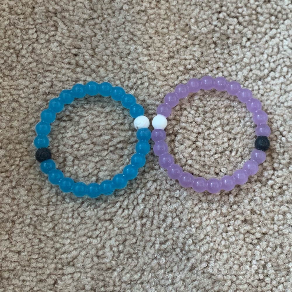 2 LOAKI Bracelttes